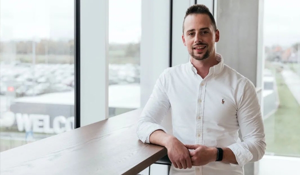 4008云顶集团--我们又增长了挖掘装载机的零部件